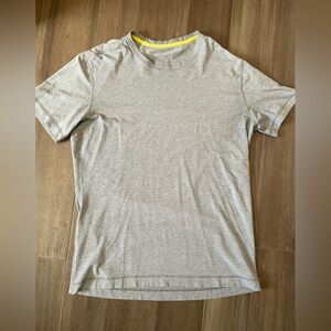 Men’s 5 year basic tee Lululemon light grey Size L